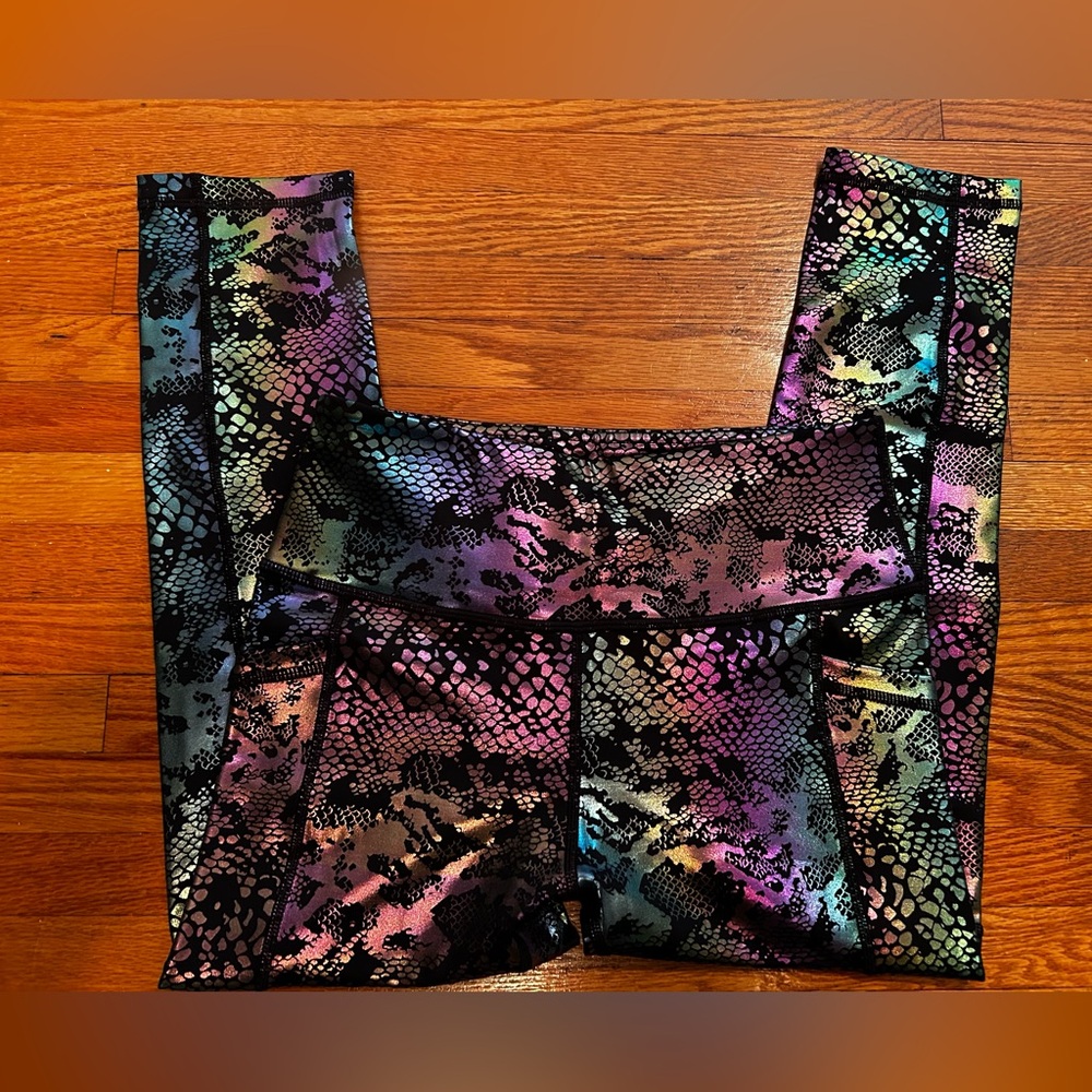 CVG Glisten Here Capri Length Leggings